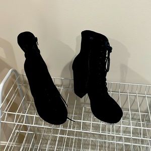 Steve Madden zip up and lace up boots brand new never worn size 10